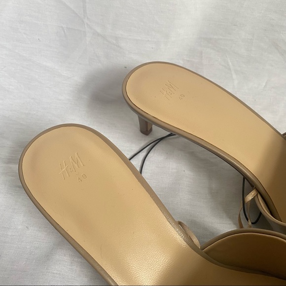 H&M Low Heel Sandal - Picture 2 of 3